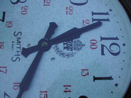 RAF BAKELITE WALL CLOCK AND MOUNTING PLATE FROM WW2 - ADDITIONAL PHOTO 2