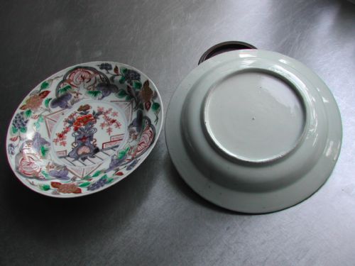 JAPANESE 18TH CENTURY PAIR OF IMARI DISHES CIRCA 1770 - ADDITIONAL PHOTO 1