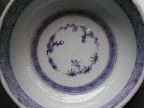 JAPANESE FINE 18TH CENTURY ARITA UNDERGLAZE BLUE AND WHITE BOWL DECORATED WITH A STYLIZED LANDSCAPE - ADDITIONAL PHOTO 1