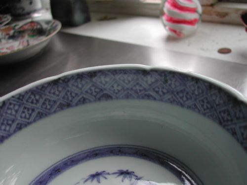 JAPANESE FINE 18TH CENTURY ARITA UNDERGLAZE BLUE AND WHITE BOWL DECORATED WITH A STYLIZED LANDSCAPE - ADDITIONAL PHOTO 7