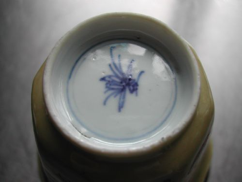 KANGXI PERIOD FAMILLE VERTE CAFE'AU LAIT HEXAGONAL WINE CUP CIRCA 1700 - ADDITIONAL PHOTO 1