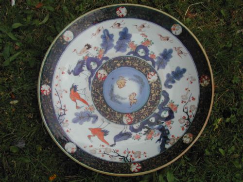 japanese late 18th century large circular dish decorated with crane and fish in a landscape - CATEGORY: ANTIQUE CERAMICS - DATED 18TH CENTURY