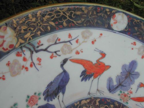 JAPANESE LATE 18TH CENTURY LARGE CIRCULAR DISH DECORATED WITH CRANE AND FISH IN A LANDSCAPE - ADDITIONAL PHOTO 11