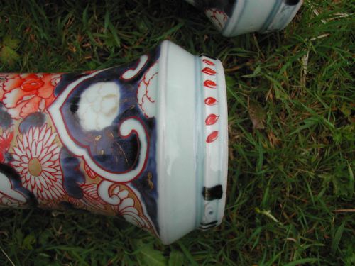 JAPANESE IMARI PAIR OF TRUMPET SHAPED VASES EARLY 18TH CENTURY - ADDITIONAL PHOTO 6