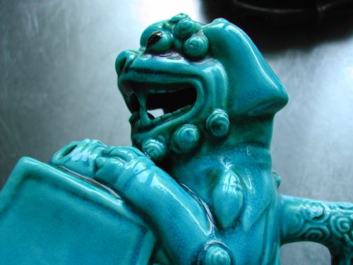 chinese turquoise glazed dog of fo mounted wine ewer 18th19th century - CATEGORY: ANTIQUE CERAMICS - DATED 19TH CENTURY