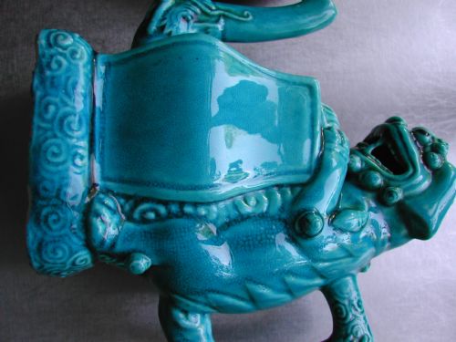 CHINESE TURQUOISE GLAZED DOG OF FO MOUNTED WINE EWER 18TH19TH CENTURY - ADDITIONAL PHOTO 1