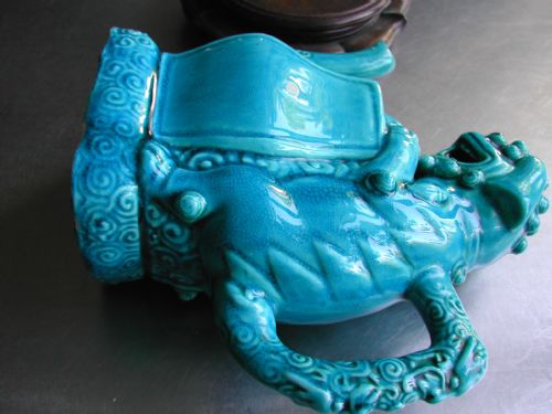 CHINESE TURQUOISE GLAZED DOG OF FO MOUNTED WINE EWER 18TH19TH CENTURY - ADDITIONAL PHOTO 2