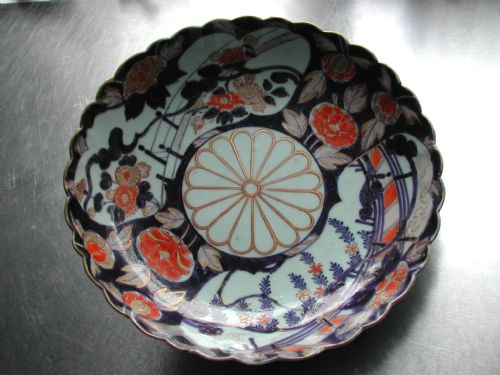 japanese imari shallow dish 18th century - CATEGORY: ANTIQUE CERAMICS - DATED 18TH CENTURY