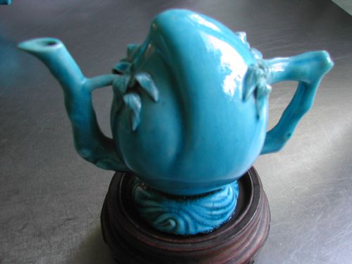 rare pair of chinese turquoise glazed cadogan wine ewers dated to the late 18th early 19th century - CATEGORY: ANTIQUE CERAMICS - DATED 19TH CENTURY