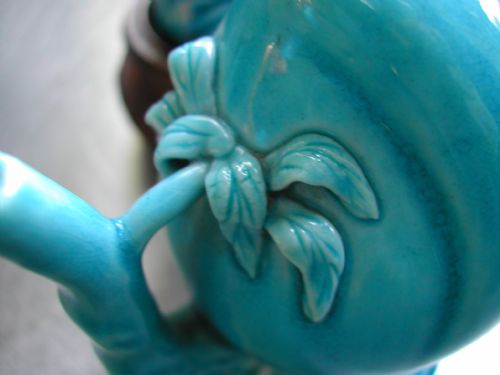 RARE PAIR OF CHINESE TURQUOISE GLAZED CADOGAN WINE EWERS DATED TO THE LATE 18TH EARLY 19TH CENTURY - ADDITIONAL PHOTO 2