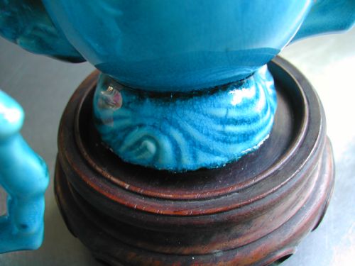 RARE PAIR OF CHINESE TURQUOISE GLAZED CADOGAN WINE EWERS DATED TO THE LATE 18TH EARLY 19TH CENTURY - ADDITIONAL PHOTO 3