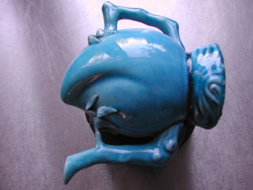 RARE PAIR OF CHINESE TURQUOISE GLAZED CADOGAN WINE EWERS DATED TO THE LATE 18TH EARLY 19TH CENTURY - ADDITIONAL PHOTO 9