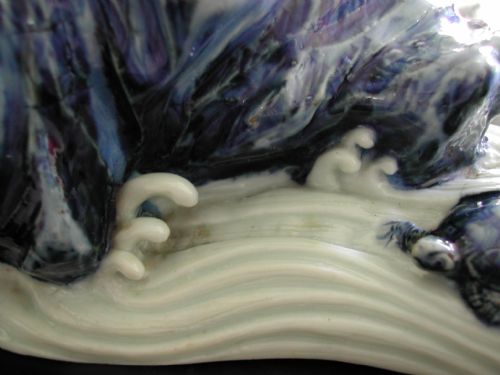 VERY RARE JAPANESE HIRADO TABLE CENTRE FEATURE GROUP OF TURTLES ON A ROCKY BEACH 19TH CENTURY - ADDITIONAL PHOTO 5