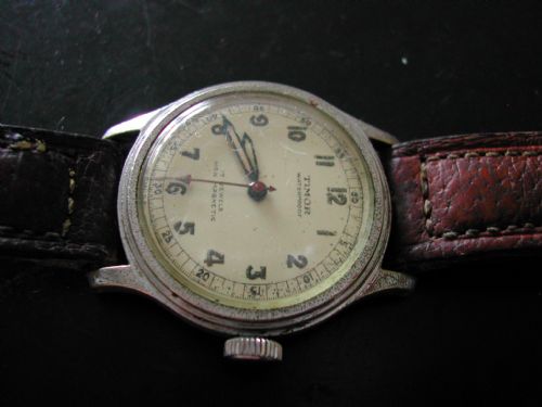 FOR SALE IS THIS QUITE RARE WW2 TIMOR WATERPROOF 17 JEWEL PILOTS OR NAVIGATORS WATCH CIRCA 1943 - ADDITIONAL PHOTO 1
