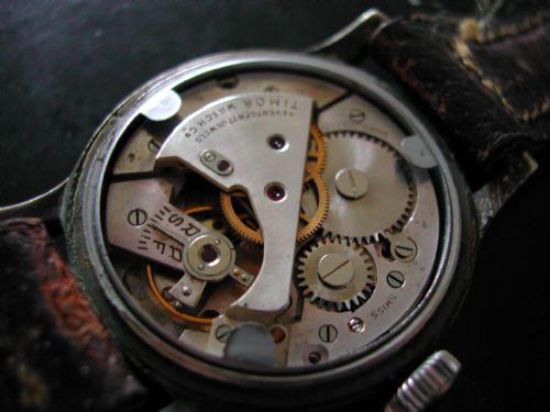 FOR SALE IS THIS QUITE RARE WW2 TIMOR WATERPROOF 17 JEWEL PILOTS OR NAVIGATORS WATCH CIRCA 1943 - ADDITIONAL PHOTO 8