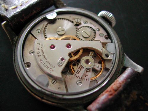 FOR SALE IS THIS QUITE RARE WW2 TIMOR WATERPROOF 17 JEWEL PILOTS OR NAVIGATORS WATCH CIRCA 1943 - ADDITIONAL PHOTO 9
