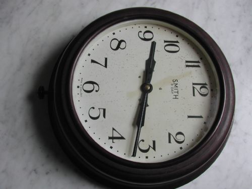 WW2 MILITARY ISSUE SMITHS 8 DAY BAKELITE WALL CLOCK DATED 1945 - ADDITIONAL PHOTO 1