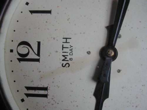 WW2 MILITARY ISSUE SMITHS 8 DAY BAKELITE WALL CLOCK DATED 1945 - ADDITIONAL PHOTO 9