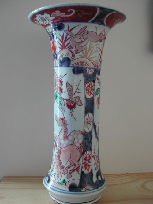 RARE EARLY JAPANESE IMARI TRUMPET VASE DECORATED WITH HORSE AND HARE DATING TO FIRST QUARTER 18TH CENTURY - ADDITIONAL PHOTO 12