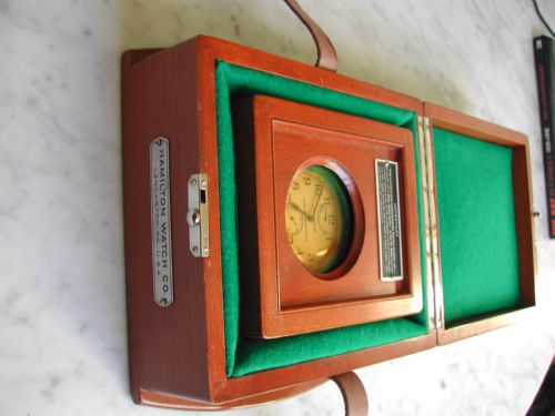 WW2 HAMILTON ADMIRALTY ISSUE CHRONOMETER GRADE HS2 DECK WATCH AND INNER AND OUTER BOX SET DATING TO 1942 - ADDITIONAL PHOTO 1