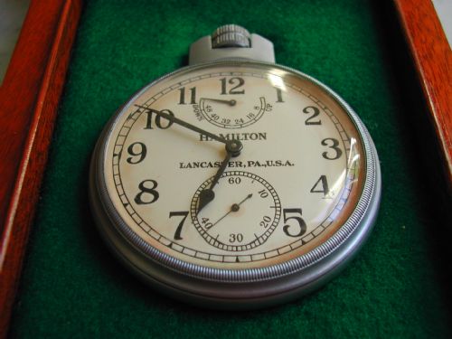 WW2 HAMILTON ADMIRALTY ISSUE CHRONOMETER GRADE HS2 DECK WATCH AND INNER AND OUTER BOX SET DATING TO 1942 - ADDITIONAL PHOTO 3