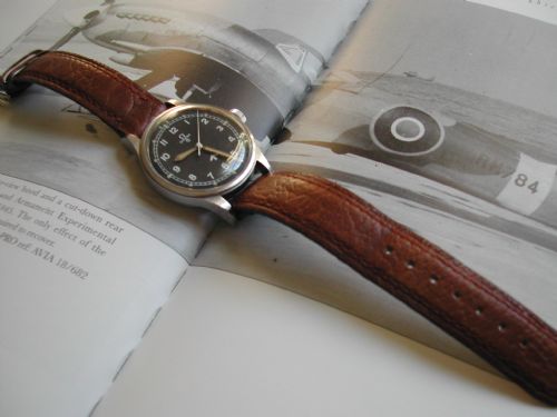 omega 1953 raf issue pilots watch know as the fat arrow version and only issued in the year 1953 - CATEGORY: ANTIQUE CLOCKS - DATED 1950