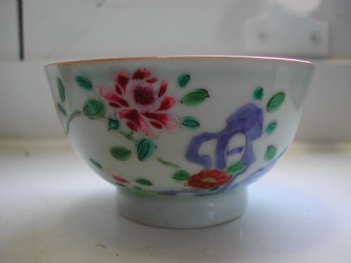 CHINESE FAMILLE ROSE TEA BOWL AND MATCHING SAUCER CIRCA 1750 - ADDITIONAL PHOTO 2