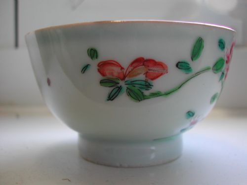 CHINESE FAMILLE ROSE TEA BOWL AND MATCHING SAUCER CIRCA 1750 - ADDITIONAL PHOTO 3