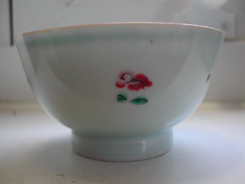 CHINESE FAMILLE ROSE TEA BOWL AND MATCHING SAUCER CIRCA 1750 - ADDITIONAL PHOTO 4
