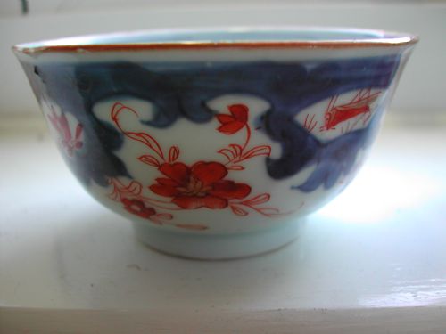 CHINESE MATCHING PAIR OF IMARI TEA BOWLS DATING TO FIRST HALF 18TH CENTURY - ADDITIONAL PHOTO 4