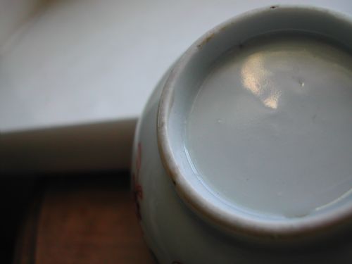 CHINESE MATCHING PAIR OF IMARI TEA BOWLS DATING TO FIRST HALF 18TH CENTURY - ADDITIONAL PHOTO 5
