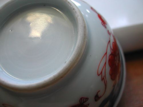 CHINESE MATCHING PAIR OF IMARI TEA BOWLS DATING TO FIRST HALF 18TH CENTURY - ADDITIONAL PHOTO 6