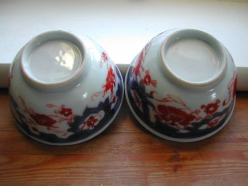 CHINESE MATCHING PAIR OF IMARI TEA BOWLS DATING TO FIRST HALF 18TH CENTURY - ADDITIONAL PHOTO 8