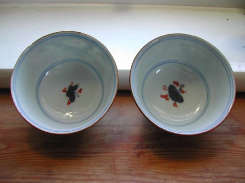 CHINESE MATCHING PAIR OF IMARI TEA BOWLS DATING TO FIRST HALF 18TH CENTURY - ADDITIONAL PHOTO 10