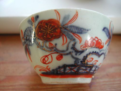 english imari tea bowl dating to the second half 18th century - CATEGORY: ANTIQUE CERAMICS - DATED 18TH CENTURY