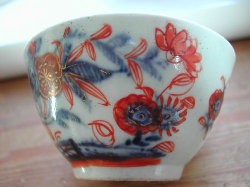 ENGLISH IMARI TEA BOWL DATING TO THE SECOND HALF 18TH CENTURY - ADDITIONAL PHOTO 2