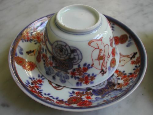 JAPANESE IMARI PAIR OF TEABOWLS AND SAUCERS EARLY 18TH CENTURY - ADDITIONAL PHOTO 1