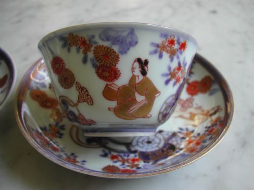 JAPANESE IMARI PAIR OF TEABOWLS AND SAUCERS EARLY 18TH CENTURY - ADDITIONAL PHOTO 2