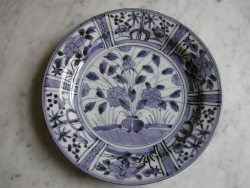 japanese arita blue and white dish second half 17th century - CATEGORY: ANTIQUE CERAMICS - DATED BEFORE 1700