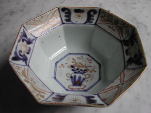 japanese arita octagonal under glaze blue and gilt bowl early 18th century - CATEGORY: ANTIQUE CERAMICS - DATED 18TH CENTURY