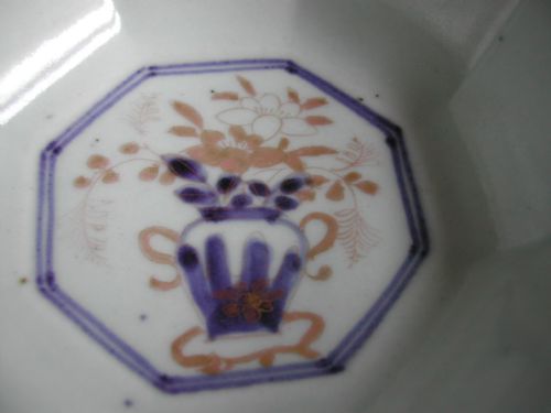 JAPANESE ARITA OCTAGONAL UNDER GLAZE BLUE AND GILT BOWL EARLY 18TH CENTURY - ADDITIONAL PHOTO 2