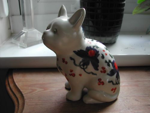japanese imari porcelain model of a cat 19th century - CATEGORY: ANTIQUE CERAMICS - DATED 19TH CENTURY