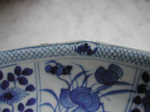 RARE CHINESE BLUE AND WHITE 12 SIDED DISH FOUR CHARACTER MARK KANGXI AND OF THE PERIOD - ADDITIONAL PHOTO 3