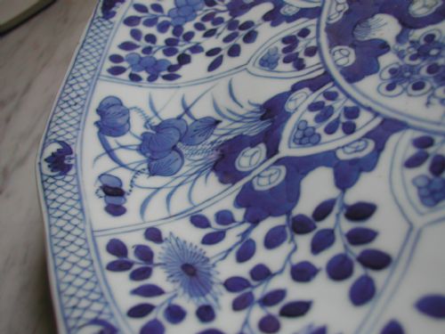 RARE CHINESE BLUE AND WHITE 12 SIDED DISH FOUR CHARACTER MARK KANGXI AND OF THE PERIOD - ADDITIONAL PHOTO 5