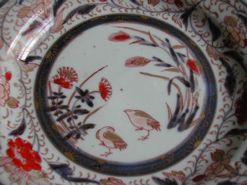 A RARE JAPANESE IMARI PLATE DECORATED WITH PEA HEN EARLY 18TH CENTURY - ADDITIONAL PHOTO 1