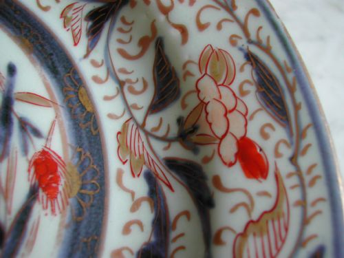 A RARE JAPANESE IMARI PLATE DECORATED WITH PEA HEN EARLY 18TH CENTURY - ADDITIONAL PHOTO 6