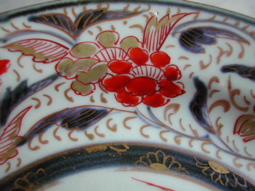 A RARE JAPANESE IMARI PLATE DECORATED WITH PEA HEN EARLY 18TH CENTURY - ADDITIONAL PHOTO 7