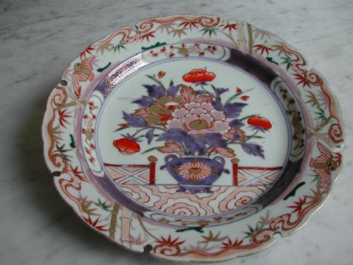 a fine and rare japanese imari dish with serrated rim early 18th century - CATEGORY: ANTIQUE PLATES - DATED 18TH CENTURY