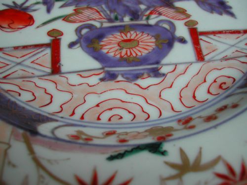 A FINE AND RARE JAPANESE IMARI DISH WITH SERRATED RIM EARLY 18TH CENTURY - ADDITIONAL PHOTO 10