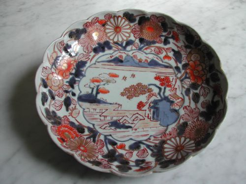 a good japanese imari petal shape lobbed dish early 18th century - CATEGORY: ANTIQUE PLATES - DATED 18TH CENTURY